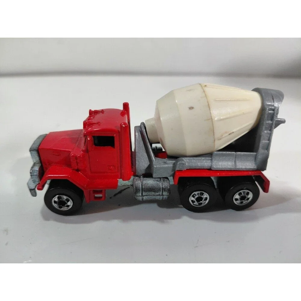Hot Wheels 1:64 Die Cast Black Wall 1979 Malaysia Peterbilt Cement Truck